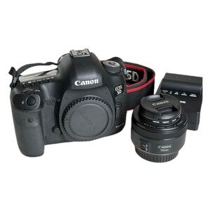 Canon EOS 5D Mark III + 50mm Lens + 2 Batteries + Memory Cards Bundle